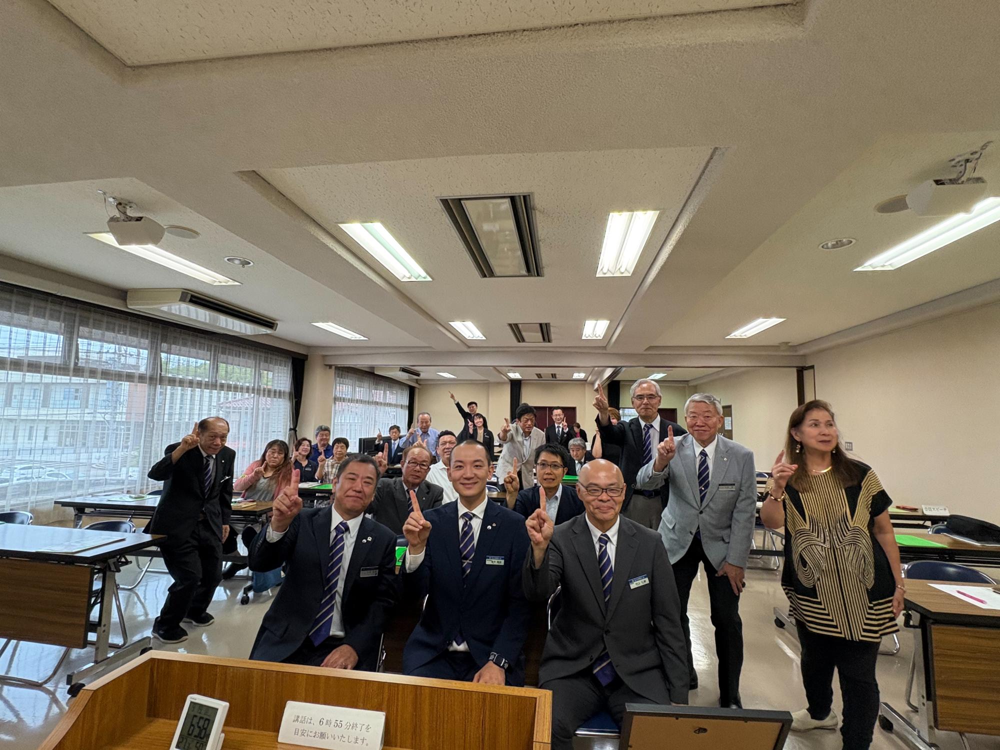 「不自惜身命」